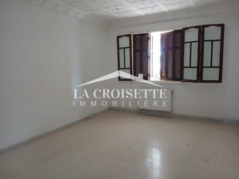 Villa S+8 avec deux niveaux séparés à La Soukra